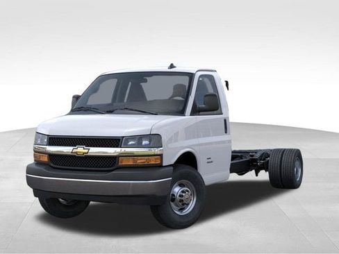 New 2026 Chevrolet Express 4500 w/ Power Convenience Package RWD image 6