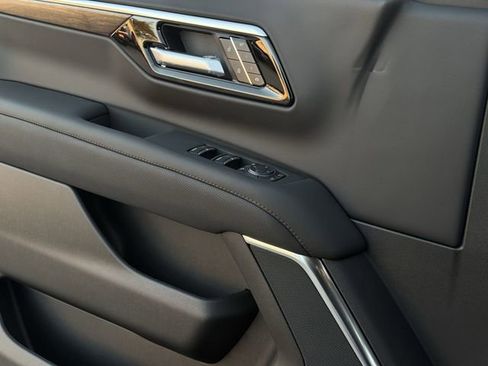 New 2026 Chevrolet Suburban High Country image 24