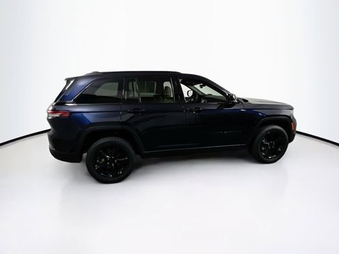 Used 2023 Jeep Grand Cherokee Limited w/ Black Appearance Package image 4