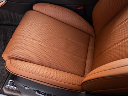 Used 2023 Bentley Bentayga image 24