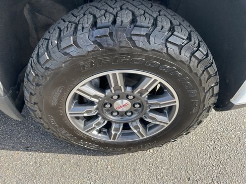 Used 2024 GMC Sierra 1500 AT4 w/ Technology Package image 38