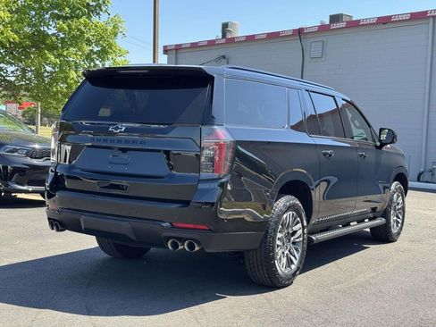 Used 2025 Chevrolet Suburban Z71 AWD/4WD image 22