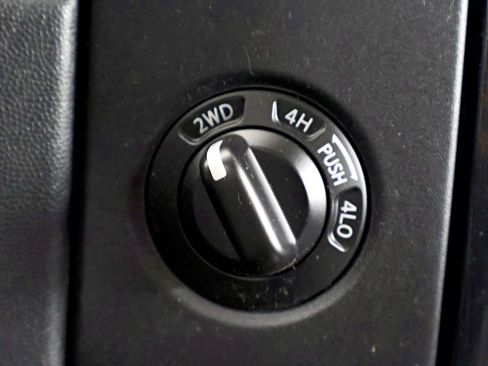 Used 2015 Nissan Titan SV image 48