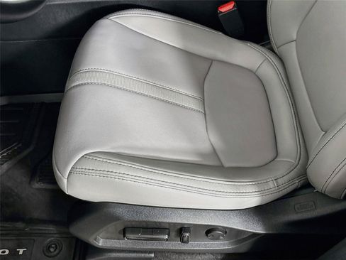 Used 2025 Honda Pilot EX-L image 19