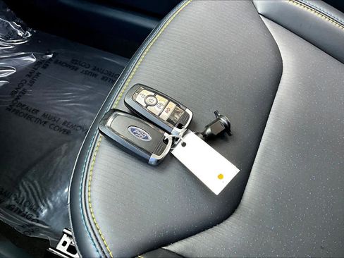 Used 2025 Ford Maverick Lobo image 13