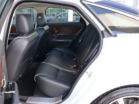 Used 2018 Jaguar XJ R-Sport image 40