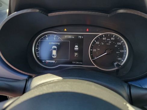 Used 2025 Nissan Versa SV FWD image 15