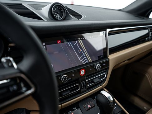 New 2025 Porsche Macan image 15