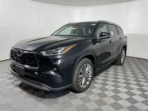 New 2026 Toyota Highlander Limited AWD/4WD image 3