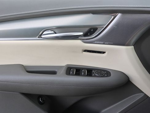 Used 2021 Cadillac XT5 Premium Luxury image 12