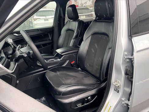 Used 2024 Jeep Grand Cherokee L Laredo image 21