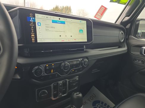 Used 2024 Jeep Wrangler High Altitude image 21