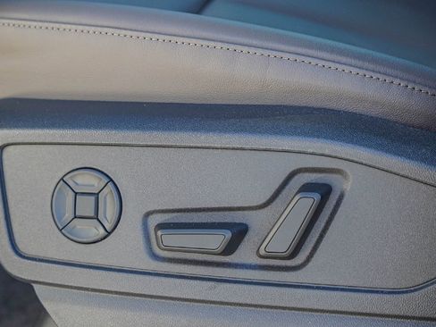 New 2025 Audi Q5 Premium image 17