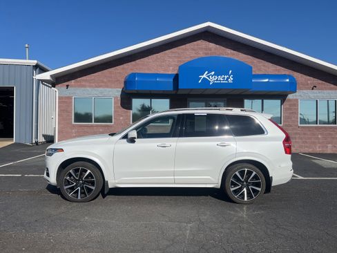 Used 2018 Volvo XC90 T6 Momentum w/ Convenience Package AWD/4WD image 3