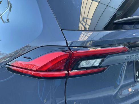 Used 2024 Toyota Grand Highlander Limited image 10