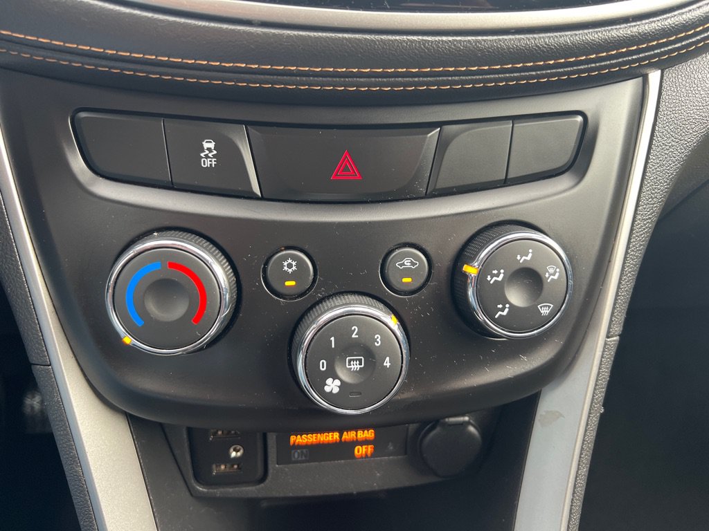 Used 2018 Chevrolet Trax LT w/ LT Convenience Package AWD/4WD image 40