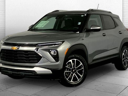 Used 2025 Chevrolet TrailBlazer LT AWD/4WD image 12