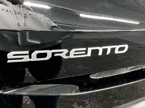 Used 2026 Kia Sorento LX FWD image 9