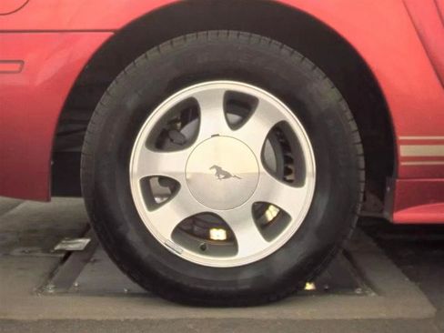 Used 2000 Ford Mustang Convertible RWD image 11