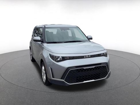 Used 2025 Kia Soul LX w/ LX Technology Package FWD image 3