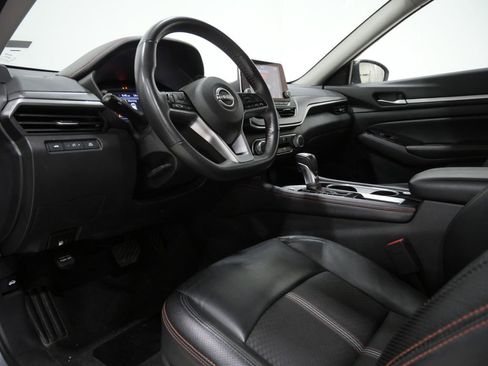 Used 2024 Nissan Altima 2.5 SR FWD image 10