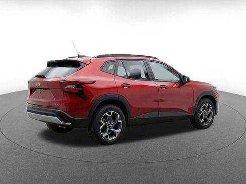 Used 2025 Chevrolet Trax LT FWD image 7