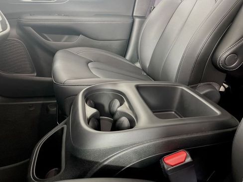 New 2026 Chrysler Pacifica Select image 22