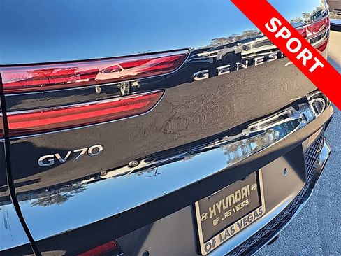Used 2022 Genesis GV70 3.5T Sport image 11