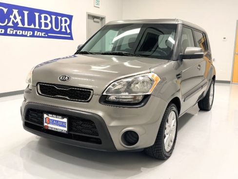 Used 2013 Kia Soul + FWD image 7