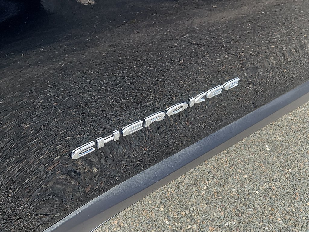 Used 2021 Jeep Cherokee Latitude Plus AWD/4WD image 13