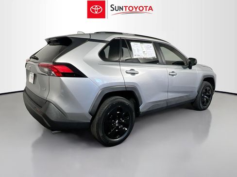 Used 2020 Toyota RAV4 LE image 4