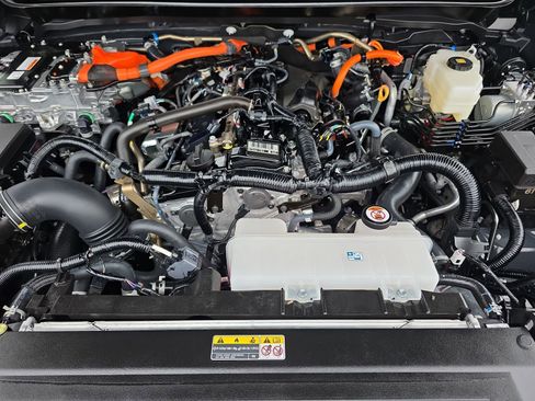 Used 2025 Toyota Tacoma Limited AWD/4WD image 30