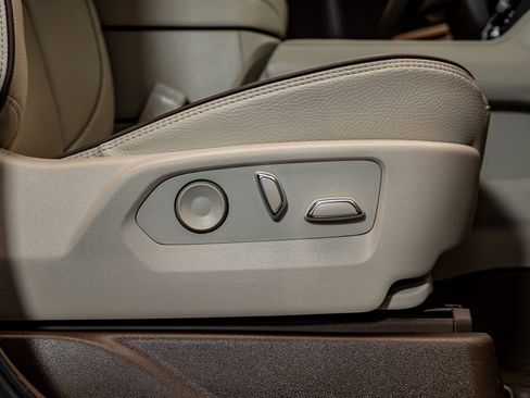 Used 2022 GMC Yukon Denali w/ Denali Premium Package AWD/4WD image 27