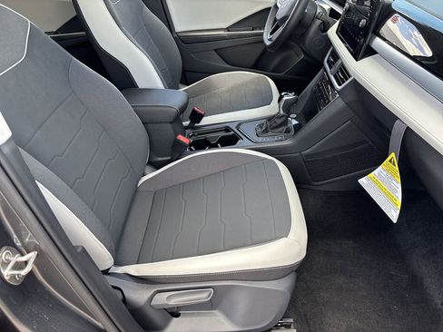 New 2026 Volkswagen Taos SE FWD image 8
