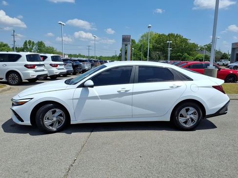 Used 2025 Hyundai Elantra SE FWD image 16