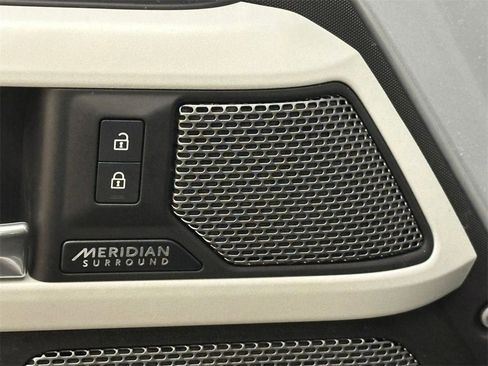 Used 2023 Land Rover Defender 110 X-Dynamic SE image 14