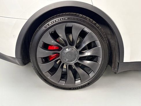 Used 2022 Tesla Model Y Performance image 34