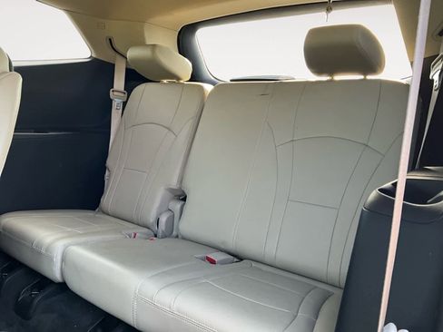 Used 2020 Buick Enclave Premium w/ Sun and Sites Package image 25