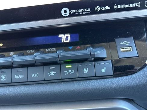 Used 2023 Toyota Tundra Limited image 21