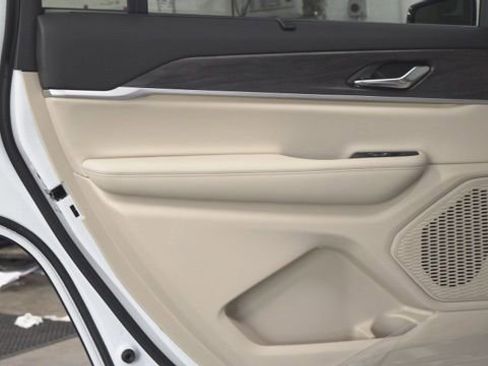 New 2025 Jeep Grand Cherokee L Limited w/ Luxury Tech Group II image 21