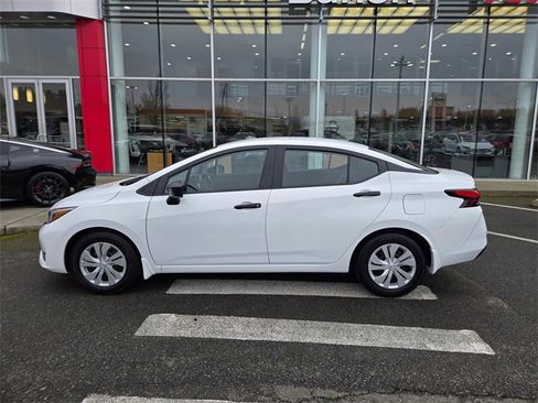 Used 2025 Nissan Versa S w/ Trunk Package image 11