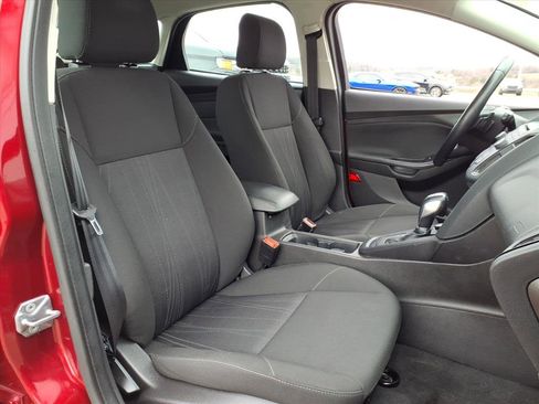 Used 2015 Ford Focus SE w/ SE Sport Package image 9