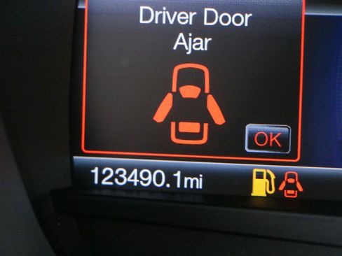 Used 2018 Ford Fusion SE w/ Equipment Group 201A FWD image 16