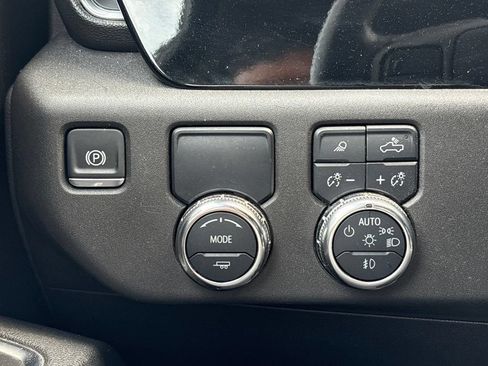 Used 2025 GMC Sierra 1500 SLT RWD image 26