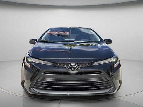 Used 2025 Toyota Corolla LE image 5