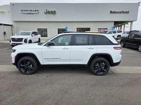 New 2025 Jeep Grand Cherokee Altitude image 4