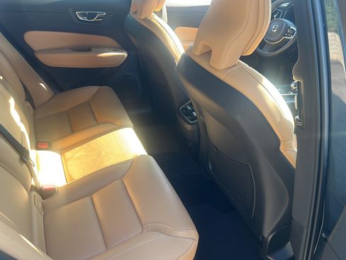 Used 2022 Volvo XC60 B6 Inscription AWD/4WD image 21