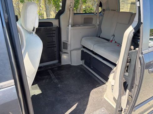 Used 2012 Dodge Grand Caravan SE FWD image 7