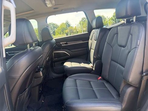 Used 2024 Kia Telluride EX w/ EX Captain's Chair Package AWD/4WD image 17