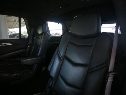 Used 2017 Cadillac Escalade Platinum image 35
